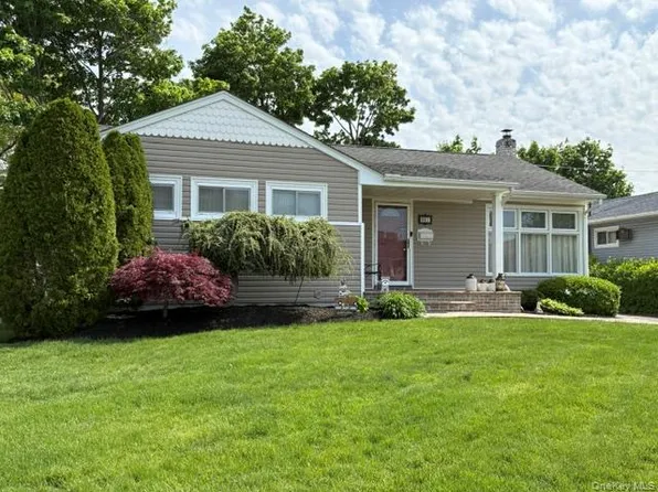 361 Spruce Lane, East Meadow, NY 11554