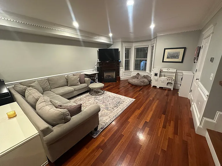 415 E 8th St #2 — Photo 3