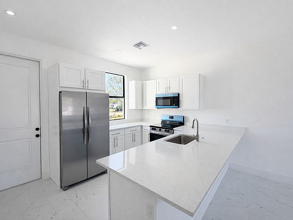 4th image of 4806 Golfview Blvd #4806