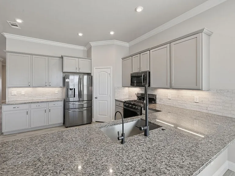 6801 Baron Dr — Photo 24