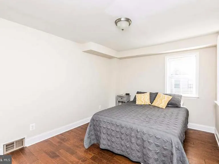 310 S Washington St — Photo 15