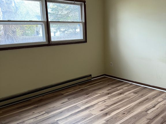 2nd image of 17-19 East St #19A