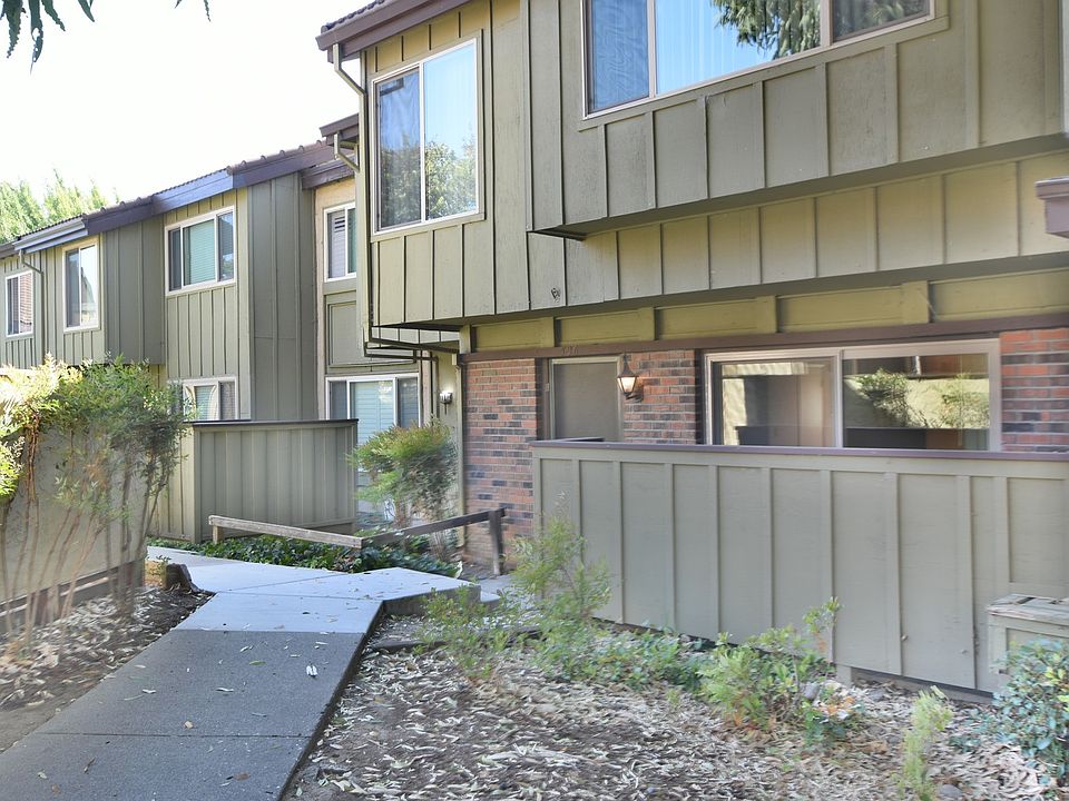 1st image of 796 Ferndale Ct