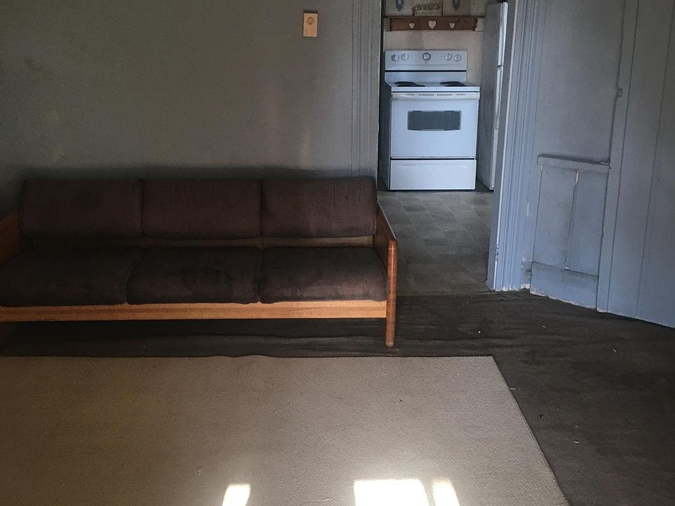 1st image of 526 1/2 N Elm St