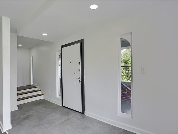 4th image of 2513 Grove Rd