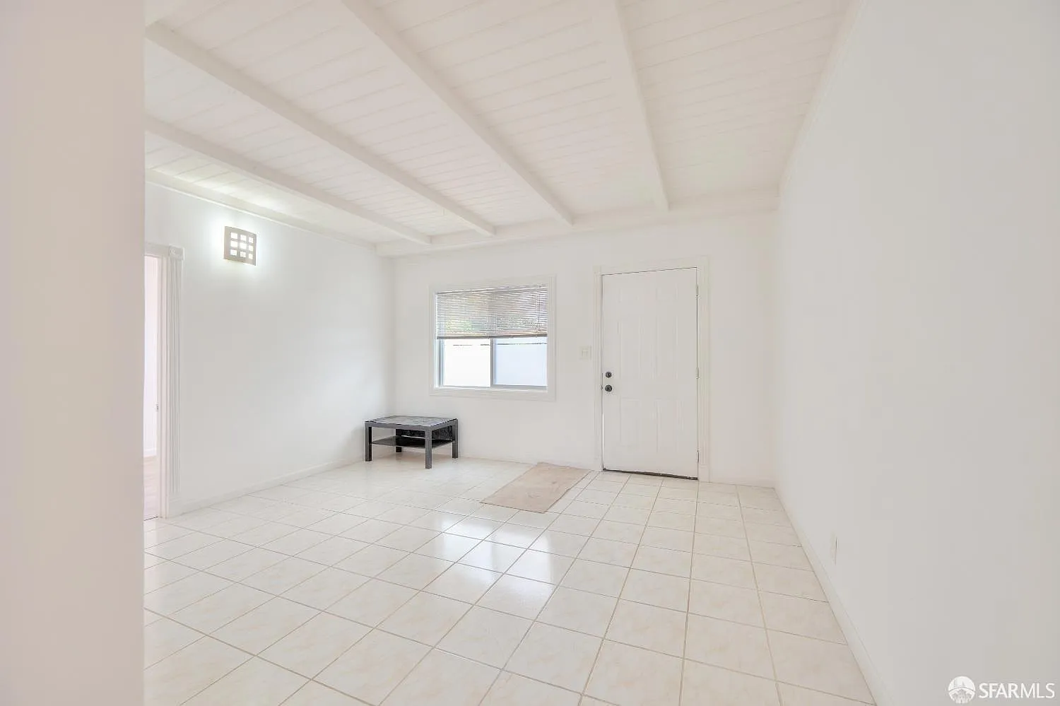 3 bed, 1.0 bath, 2330 sqft, $3,000 — Photo 3