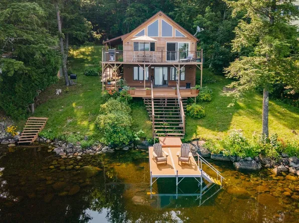 316 Redcedar Ln N, Sidney, ME 04330