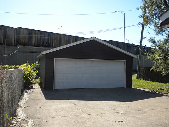 3rd image of 14718 Mozart Ave