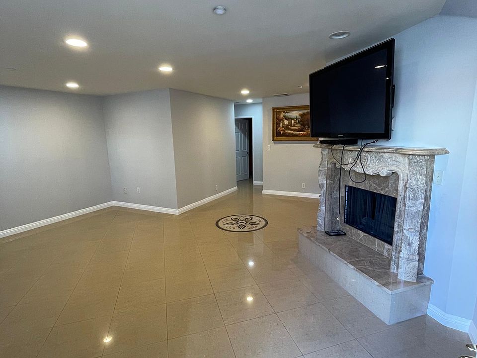 1st image of 1328 N Columbus Ave