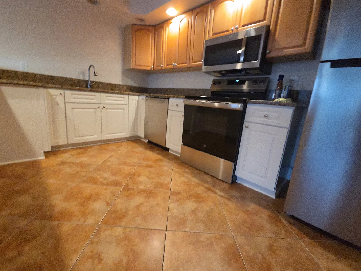 1 bed, 650 sqft, $1,700 — Photo 2