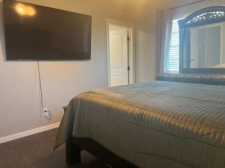 2504 Baylor Ave — Photo 36