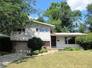 909 Sunnymeade Trl, Dekalb, IL 60115