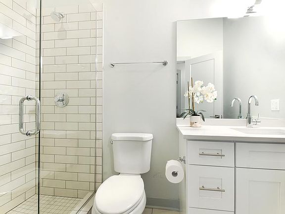 4th image of 2901 W Logan Blvd #201