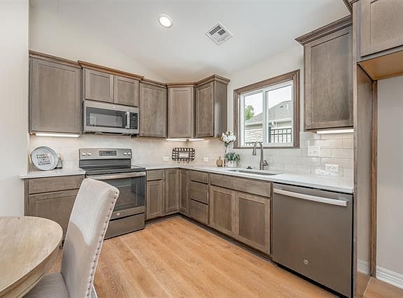 5th image of 320 N Warren Ave #0