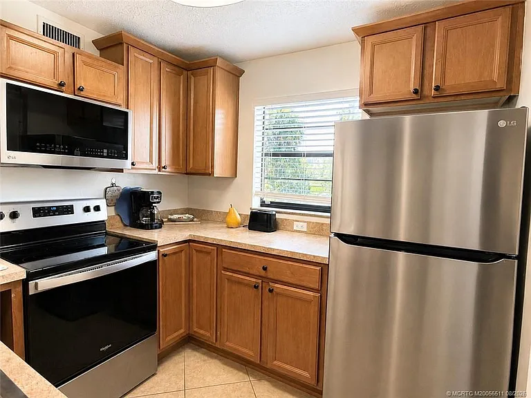 615 Oleander St #103 — Photo 5