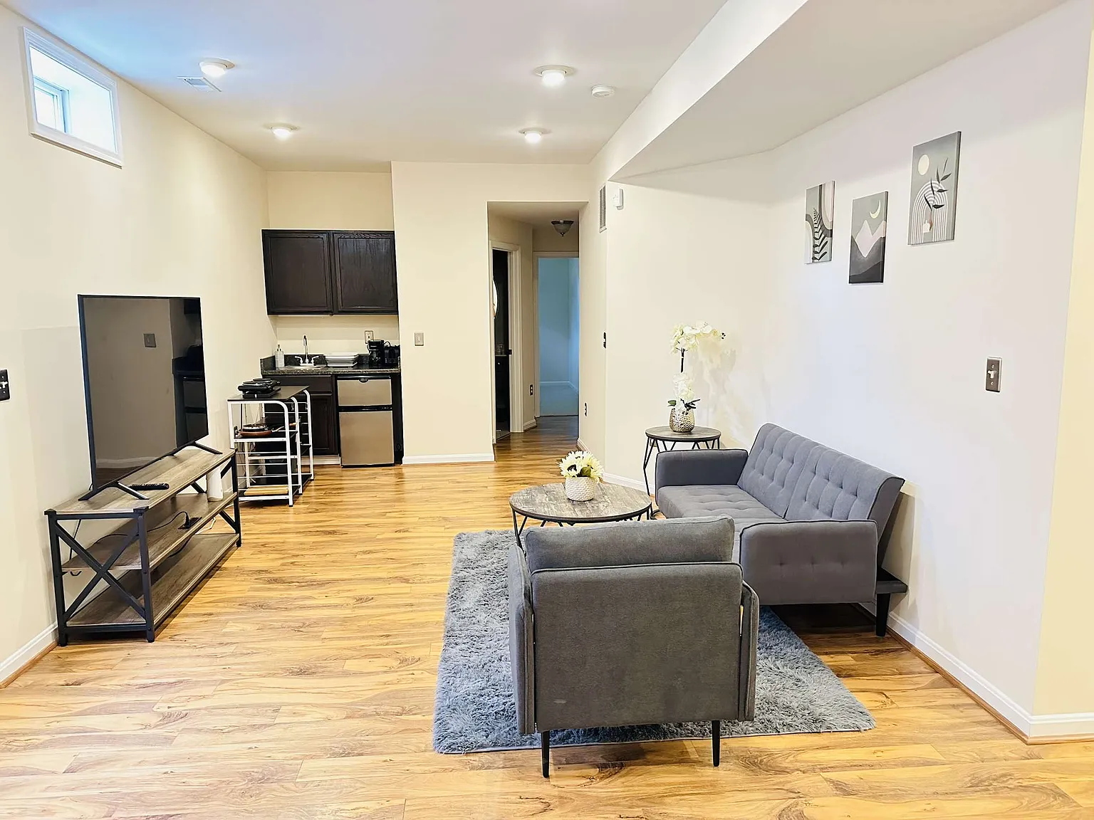 1 bed, 1120 sqft, $1,300 — Photo 2
