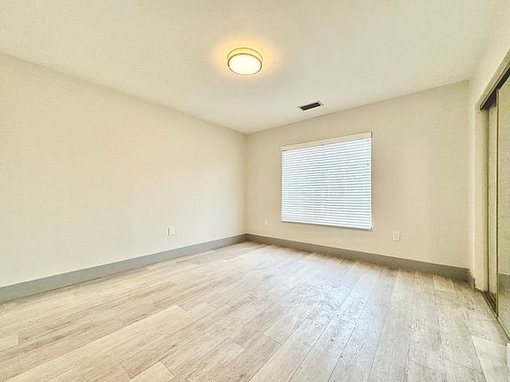5th image of 4112 NW 18th Ave