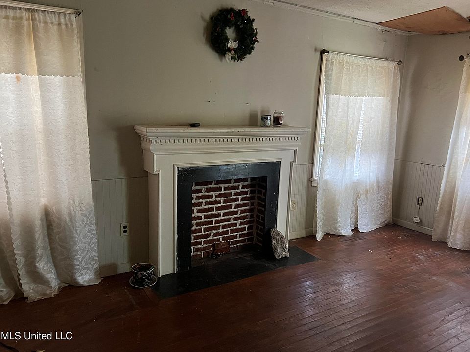 2nd image of 215 Jessamine St