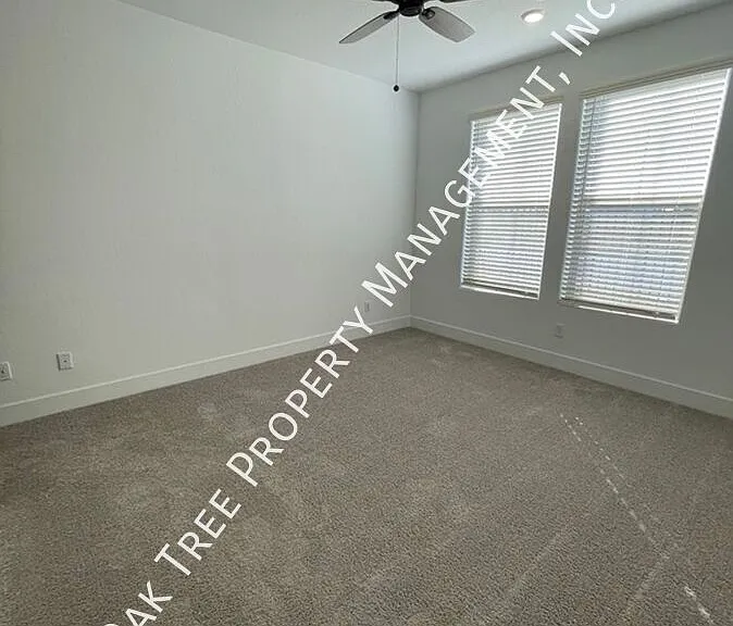 534 W Mahogany Ln — Photo 2