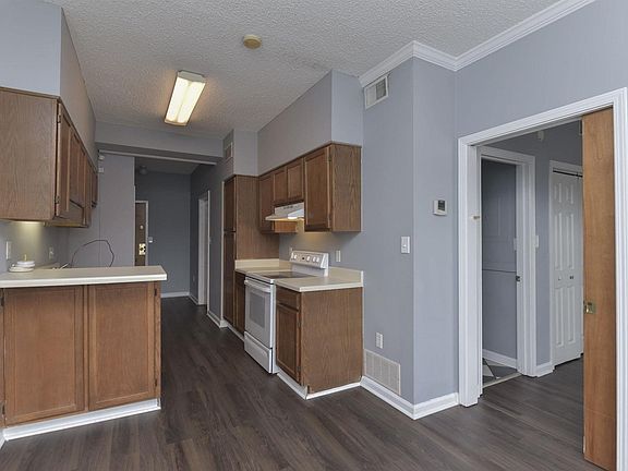 5th image of 2002 Greene St Suite C