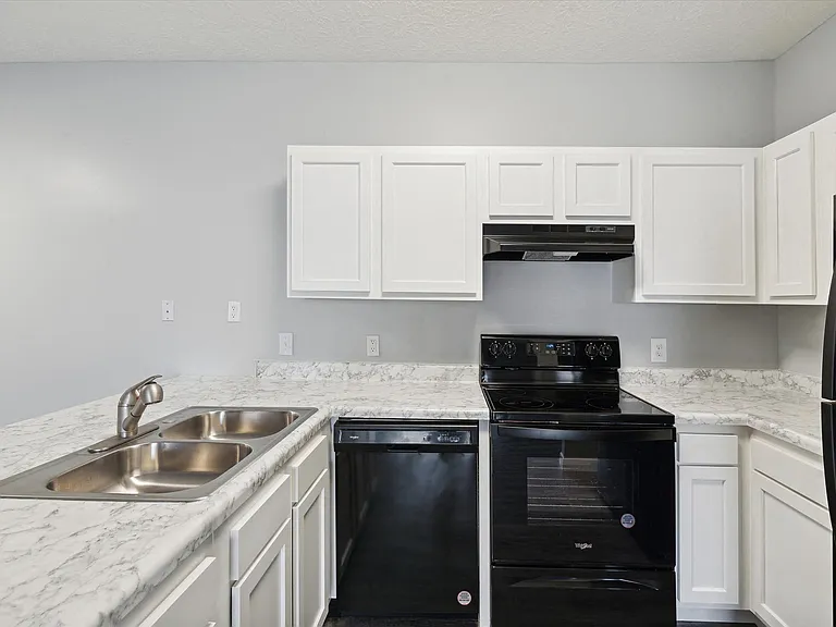 Richmond (Renovated) - 2 Bed / 2 Bath - 1,058 Sq.Ft.