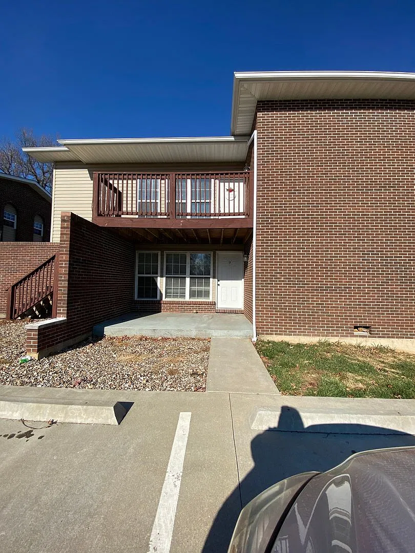Westmount Apartments — Photo 2