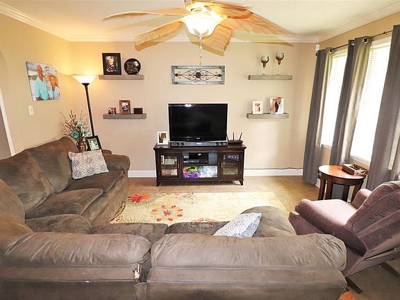5th image of 104 Sharon Dr