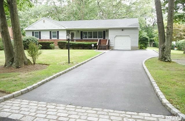1st image of 100 Laurel Dr