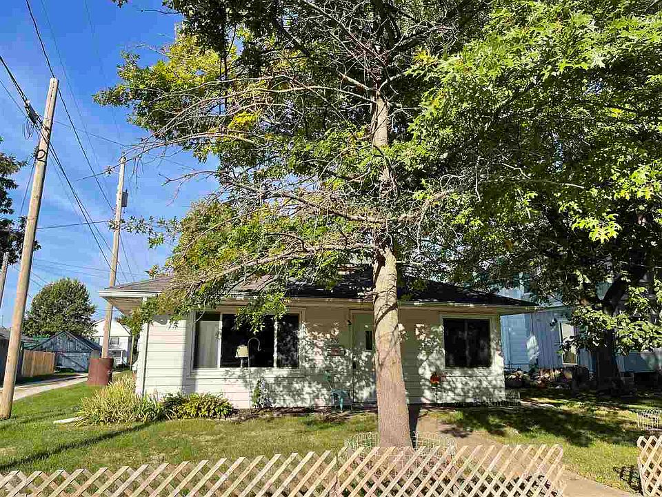 1st image of 209 S Avenue C