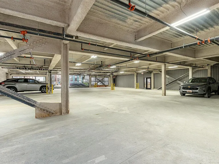 Q10 Luxury Apartments — Photo 13