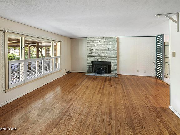 2nd image of 7029 SW Shadyland Dr