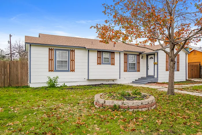 294 El Monte Blvd — Photo 2