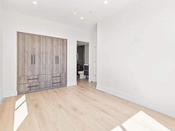 3rd image of 4663 Pickford St