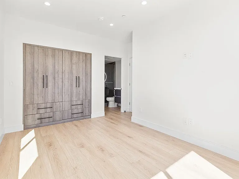 4663 Pickford St — Photo 3