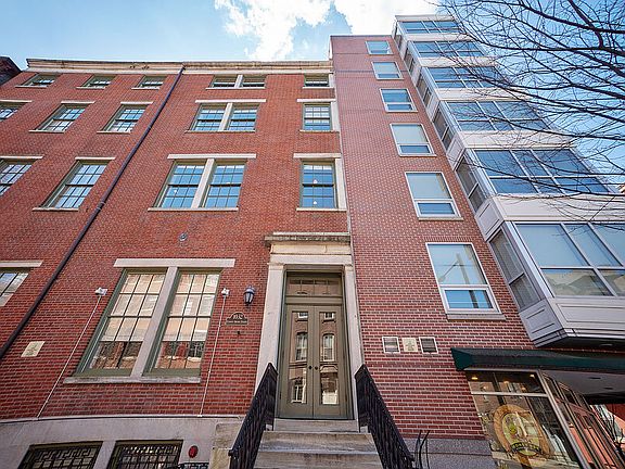 2nd image of 1030-32 Spruce St #102