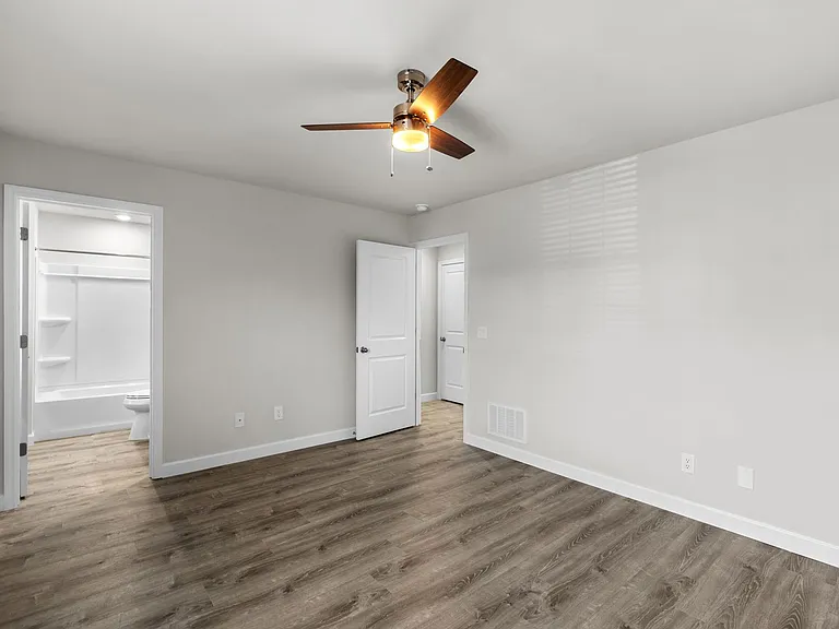 Sherman Square Apartments — Photo 29