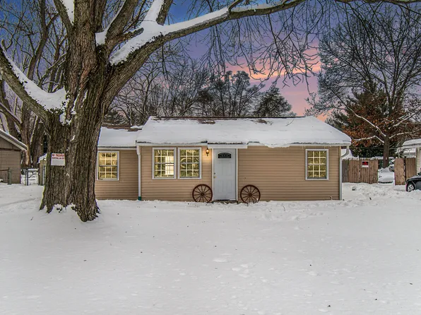 68068 Shirley Ln, Edwardsburg, MI 49112