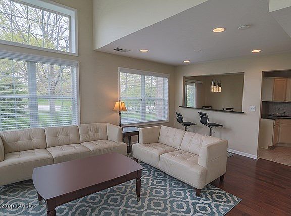 3rd image of 150 Castlewood Ct