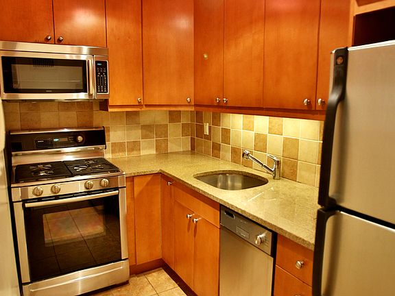 4th image of 55 E 9th St APT 2D
