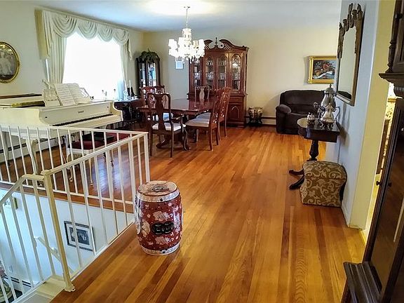 3rd image of 15 Devon Blvd