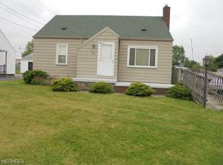 286 Helena Dr, Struthers, OH