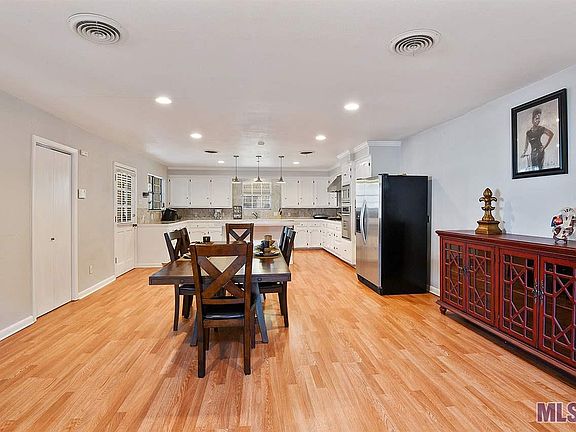 4th image of 922 N Janice Ave