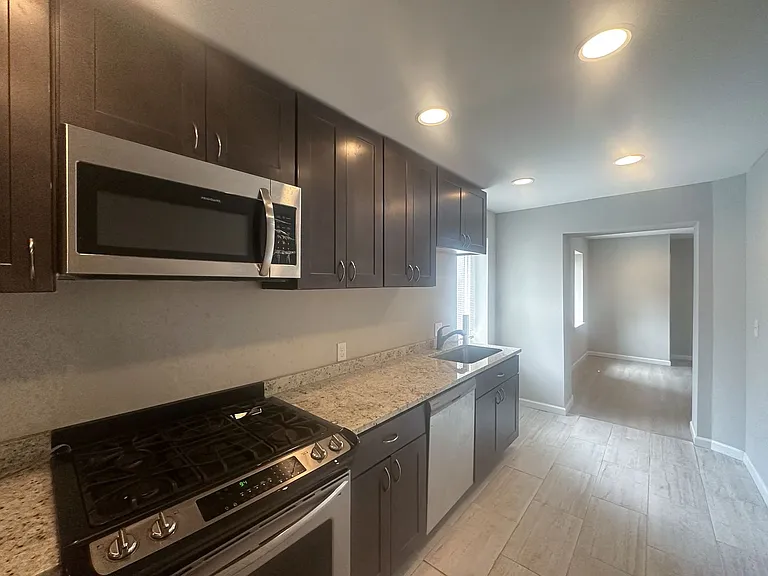 For Rent: Urban Luxury at 914 N. Charles St Your City Lifestyle Awaits! — Photo 22