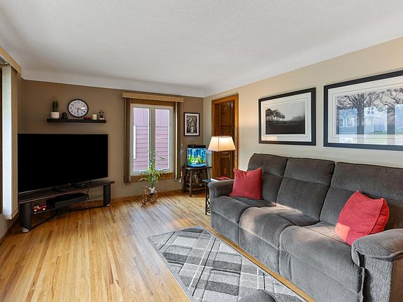 5th image of 2196 Waukon Ave