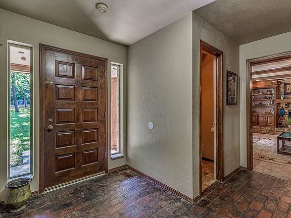 4th image of 3711 Oak Hollow Dr