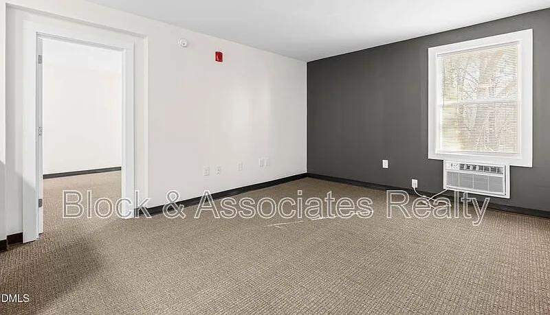 1 bed, 1.0 bath, $1,050 — Photo 4