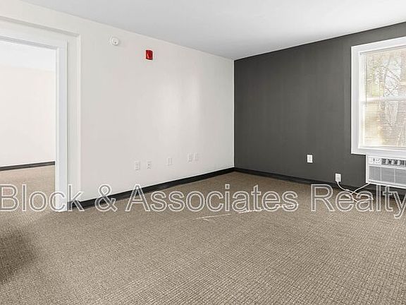 4th image of 5104 Hollyridge Dr #107
