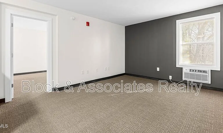 5104 Hollyridge Dr #103 — Photo 4
