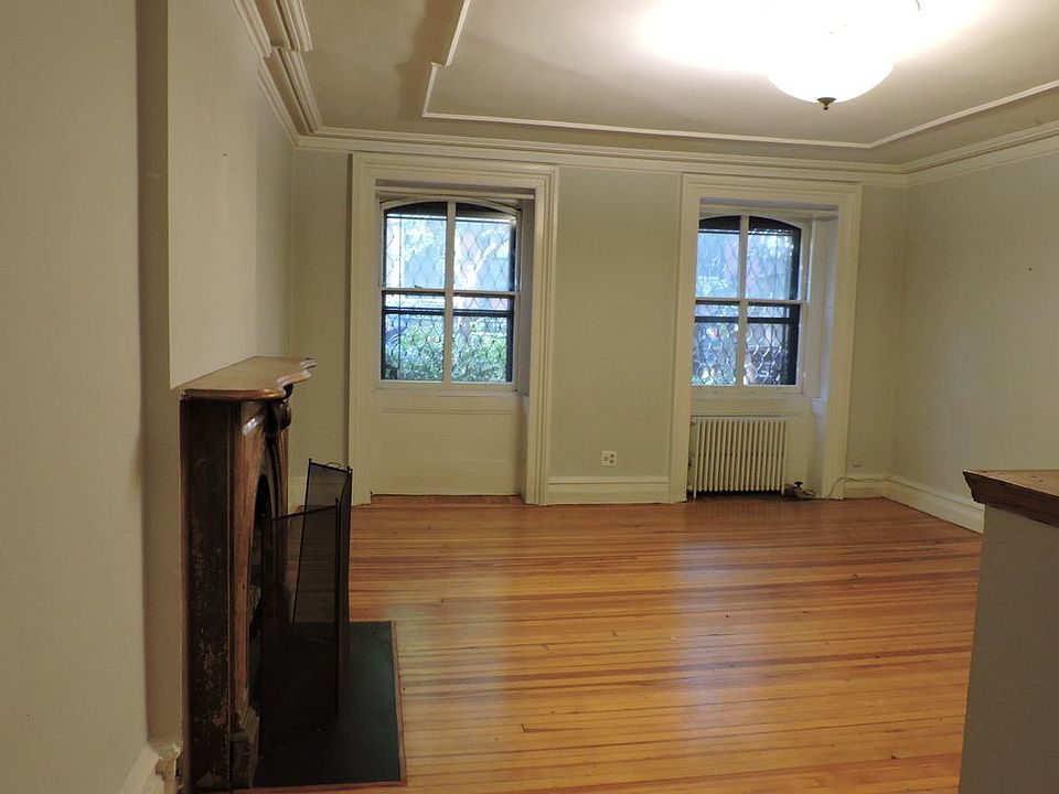 1st image of 213 Warren St #1