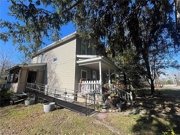 3rd image of 135 Safford St